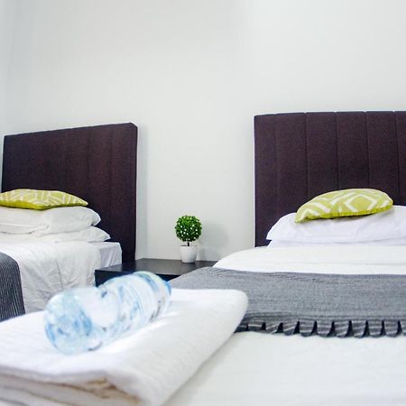 Poni Homestay Muara Esterno foto