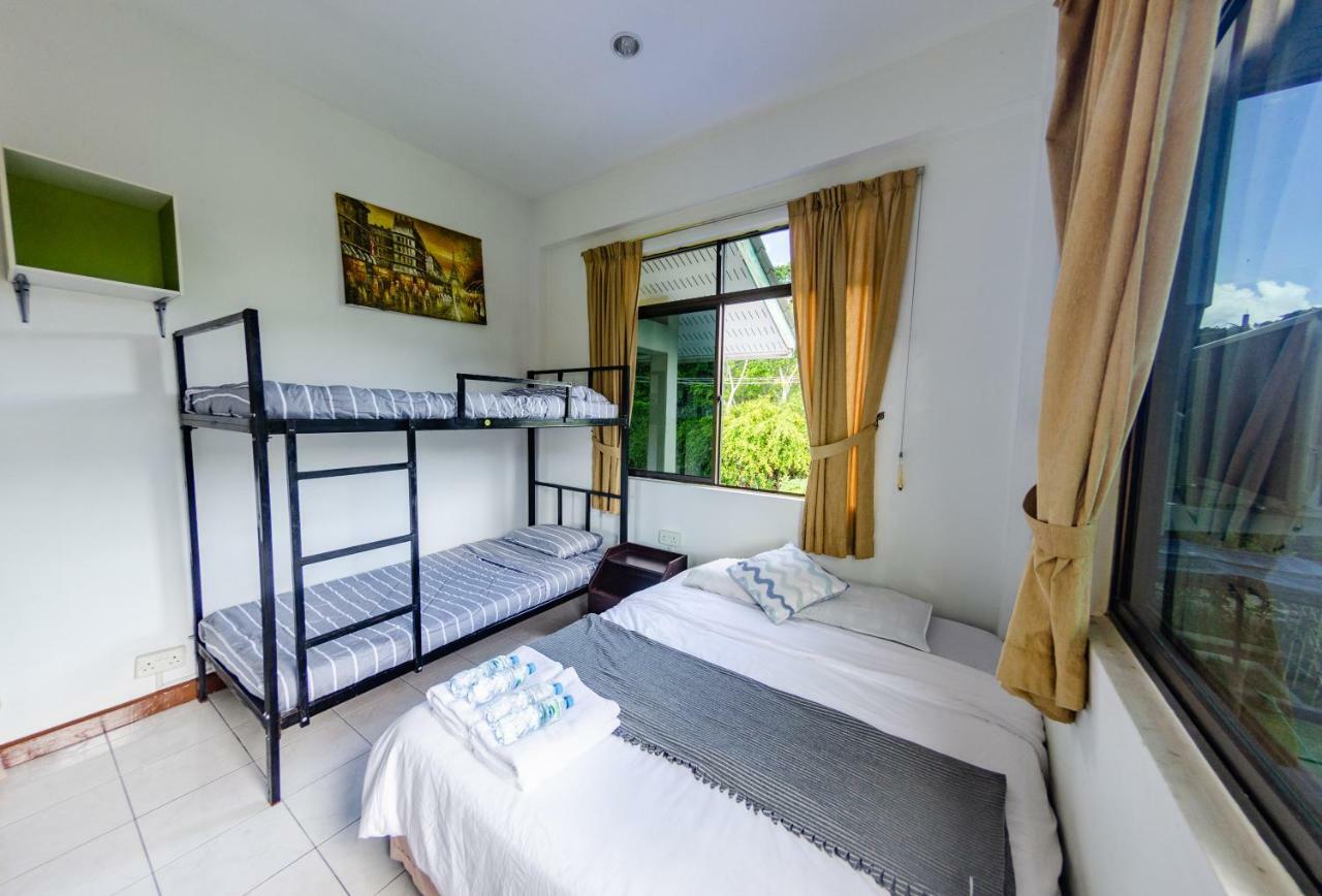 Poni Homestay Muara Esterno foto