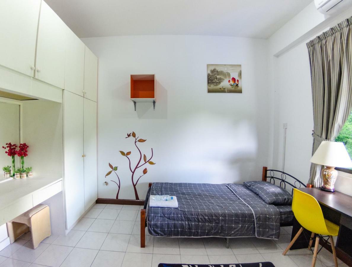 Poni Homestay Muara Esterno foto