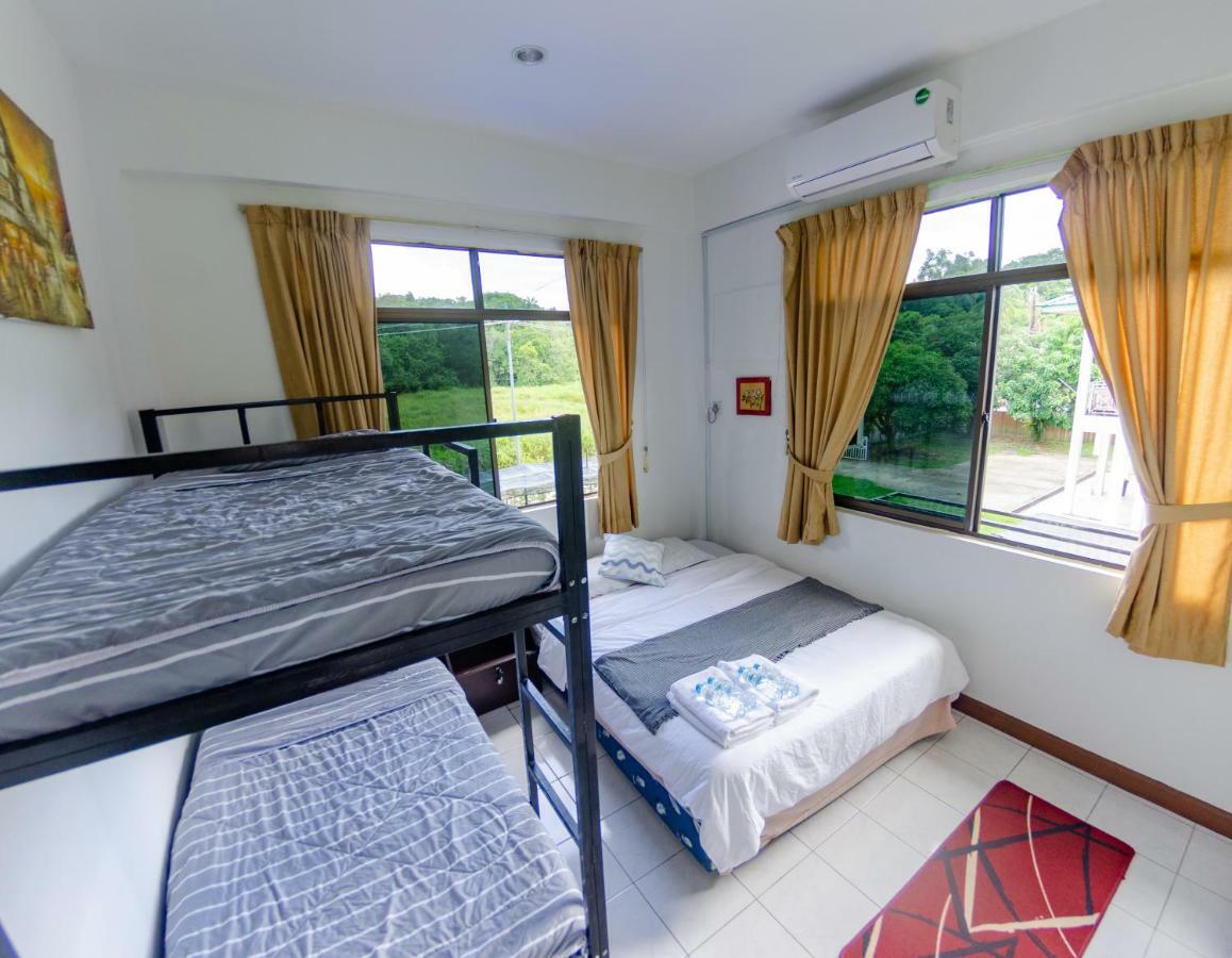 Poni Homestay Muara Esterno foto