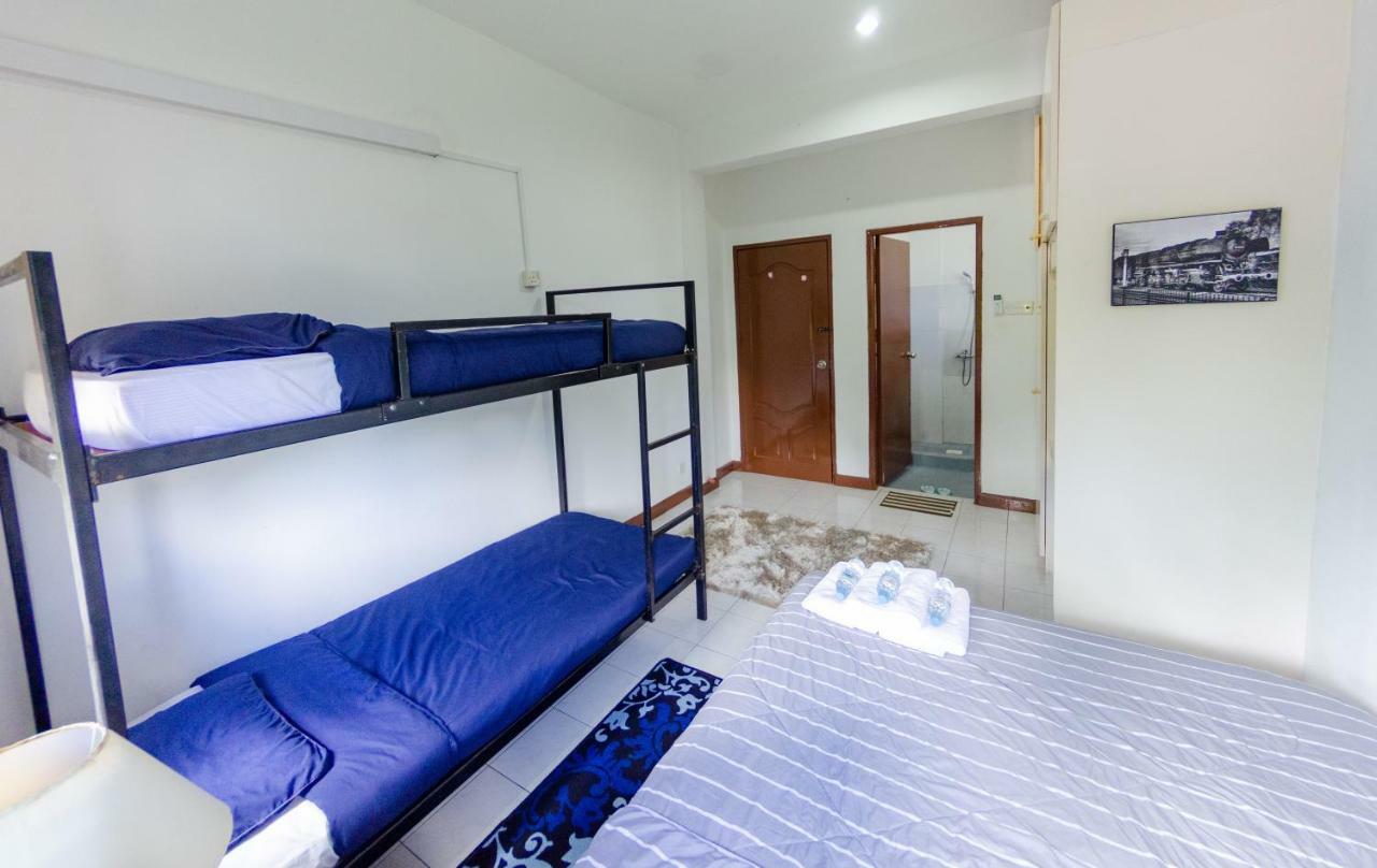 Poni Homestay Muara Esterno foto