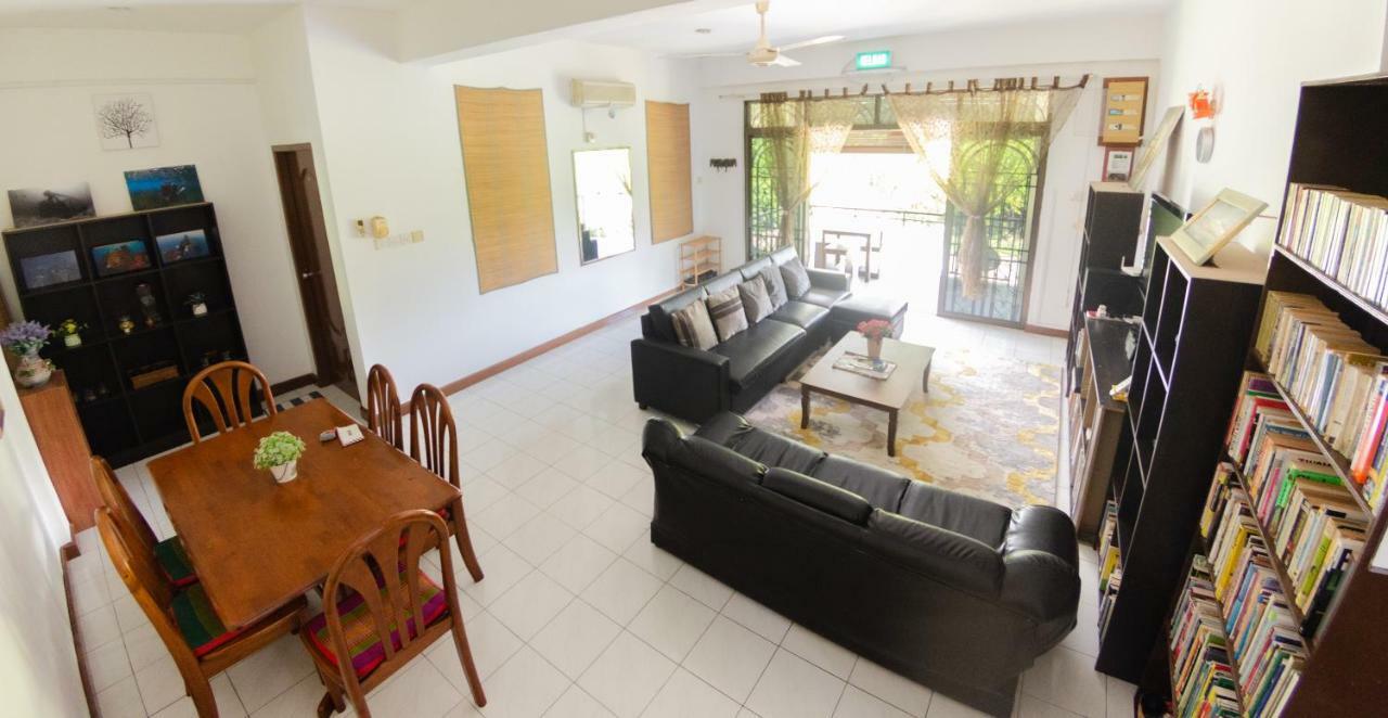Poni Homestay Muara Esterno foto
