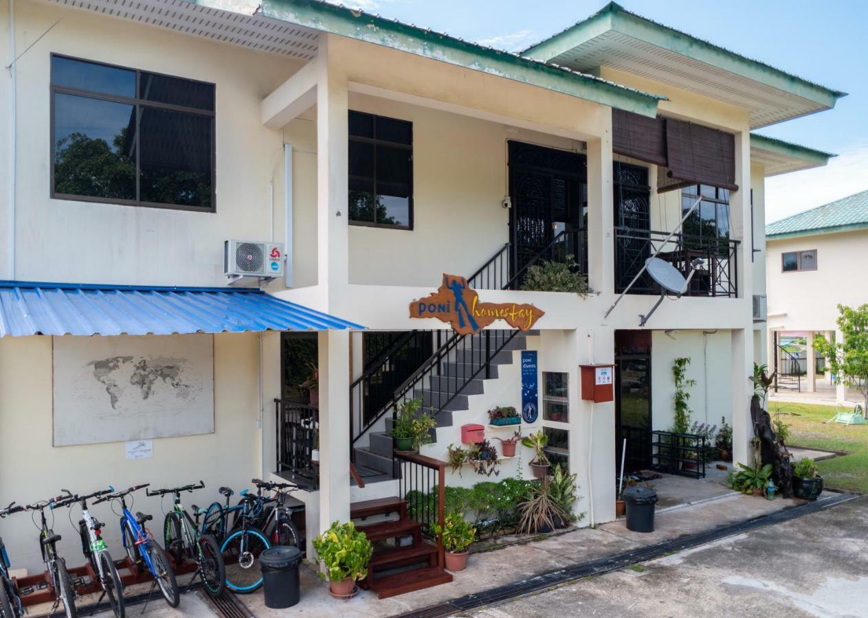 Poni Homestay Muara Esterno foto